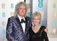 安妮塔·多布森（Anita Dobson）在健康恐慌后为布莱恩·梅（Brian May）提供最新情况时泪流满面